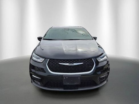 Used 2023 Chrysler Pacifica Touring-L FWD image 6