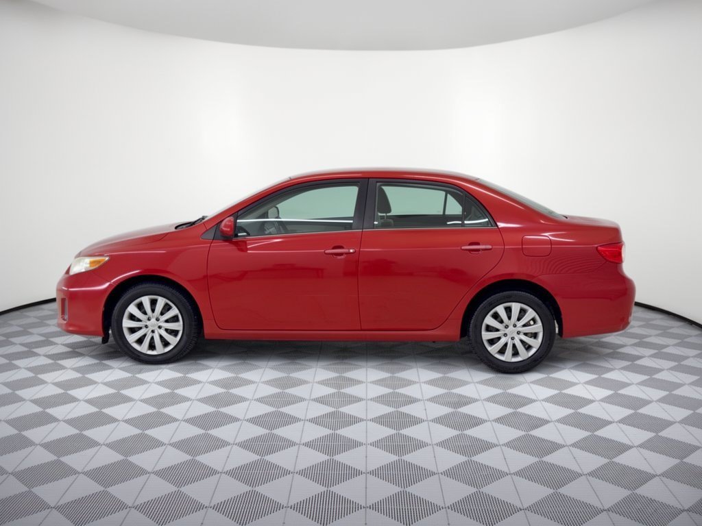 Used 2013 Toyota Corolla LE FWD image 2