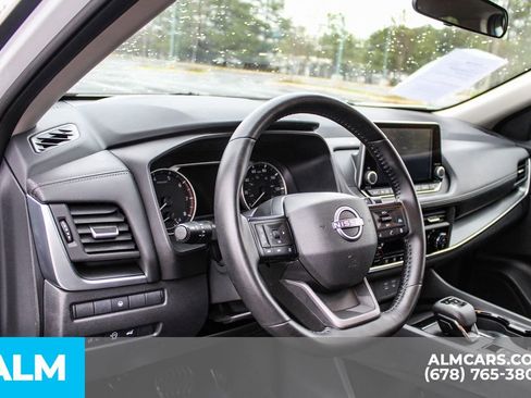 Used 2025 Nissan Rogue SV image 32