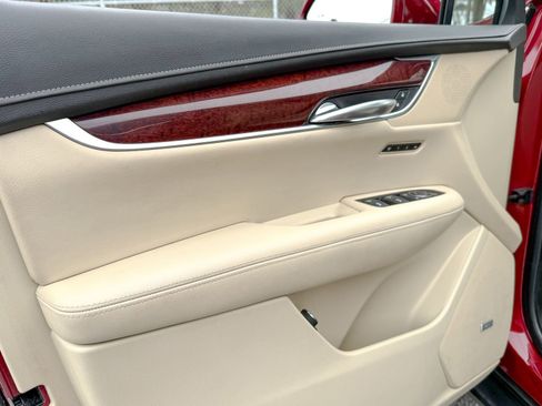 Used 2018 Cadillac XT5 Luxury w/ Driver Awareness Package image 14