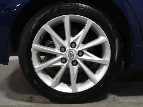 Used 2012 Toyota Prius V Five image 4