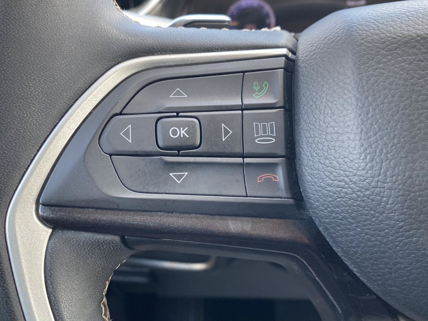 Used 2023 Jeep Grand Cherokee L Laredo AWD/4WD image 19