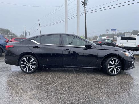 Used 2022 Nissan Altima 2.5 SR image 2