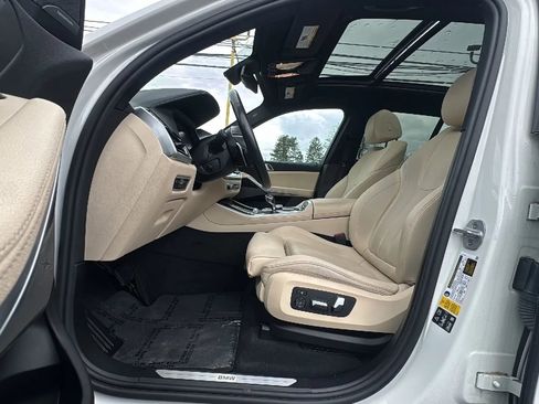 Used 2021 BMW X5 xDrive40i w/ Premium Package image 11