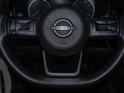 Used 2022 Nissan Rogue S image 11