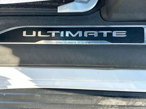 Used 2024 GMC Sierra 2500 Denali Ultimate image 9