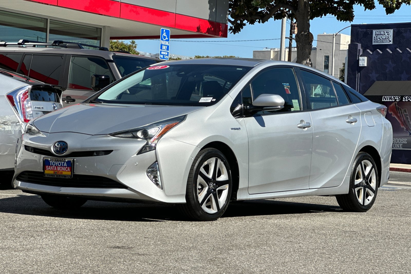 Used 2018 Toyota Prius Three Touring FWD image 8