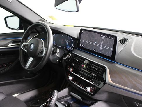 Used 2023 BMW 530e w/ M Sport Package image 12