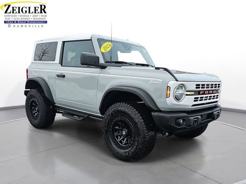 Used 2024 Ford Bronco Heritage Edition image 3