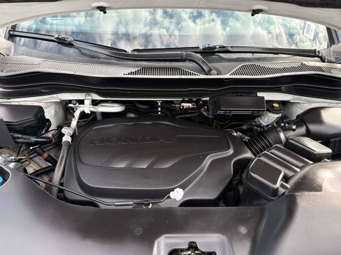 Used 2021 Honda Pilot Touring image 9
