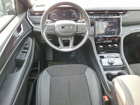 New 2025 Jeep Grand Cherokee Altitude image 6