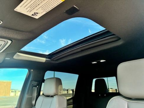 Used 2022 Chevrolet Silverado 1500 ZR2 w/ Technology Package image 17