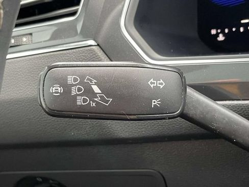 Used 2023 Volkswagen Tiguan SE FWD image 23