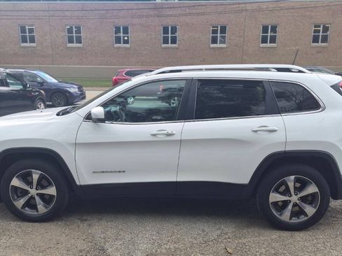 Used 2019 Jeep Cherokee Limited AWD/4WD image 2