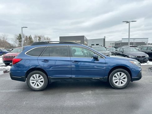 Used 2019 Subaru Outback 2.5i Premium image 14