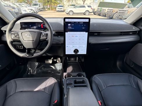 Certified 2025 Ford Mustang Mach-E Premium image 6