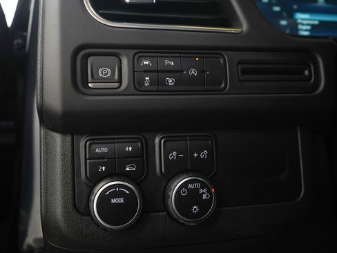 Used 2023 Chevrolet Tahoe LT w/ Luxury Package AWD/4WD image 29