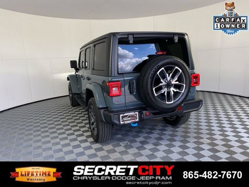 Used 2024 Jeep Wrangler Unlimited w/ Convenience Group AWD/4WD image 5