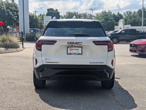 Used 2026 GMC Terrain Elevation w/ Elevation Premium Package FWD image 4