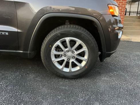 Used 2021 Jeep Grand Cherokee Laredo image 11