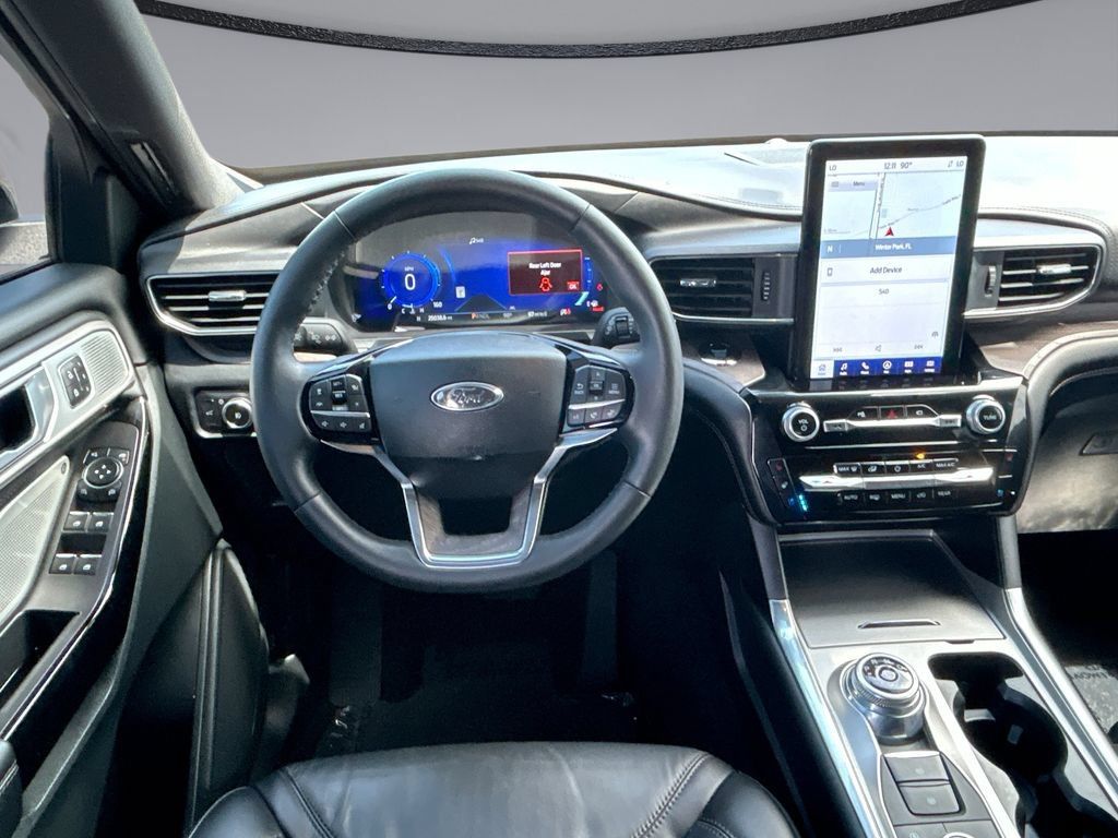 Used 2023 Ford Explorer Platinum w/ Technology Package AWD/4WD image 17
