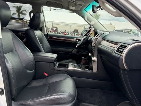 Used 2010 Lexus GX 460 image 33