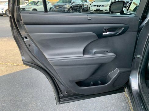 Used 2023 Toyota Highlander XSE image 13