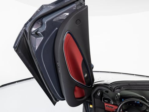 Used 2025 McLaren Artura Spider image 11