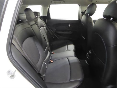 Used 2016 MINI Cooper Clubman Cooper image 30