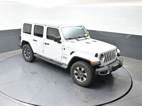 Used 2018 Jeep Wrangler Unlimited Sahara AWD/4WD image 14