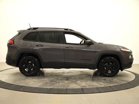 Used 2018 Jeep Cherokee Limited w/ Technology Group image 2