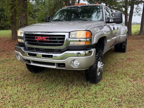 Used 2007 GMC Sierra 3500 SLT w/ Heavy-Duty Power Package AWD/4WD image 3