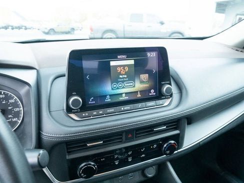 Used 2023 Nissan Rogue S image 18