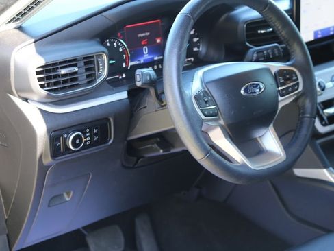 Used 2024 Ford Explorer XLT w/ Equipment Group 202A RWD image 9