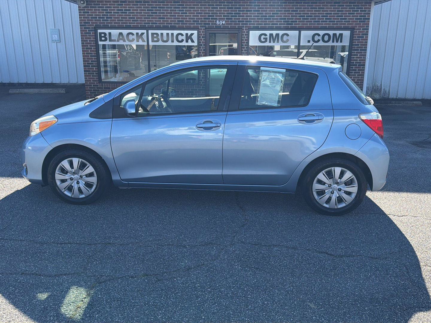 Used 2012 Toyota Yaris L FWD image 19