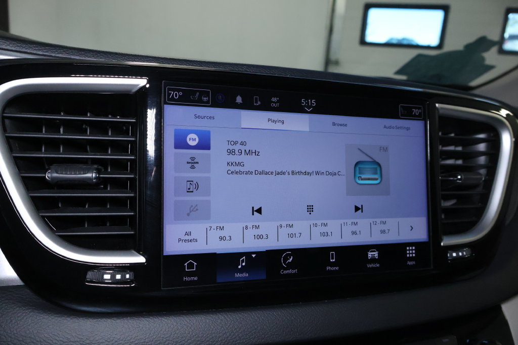 Used 2023 Chrysler Pacifica Touring-L FWD image 27