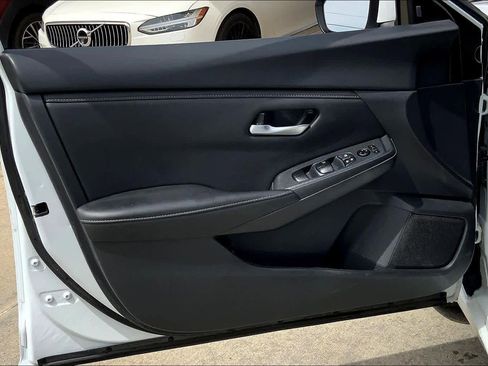 Used 2025 Nissan Sentra SV FWD image 22