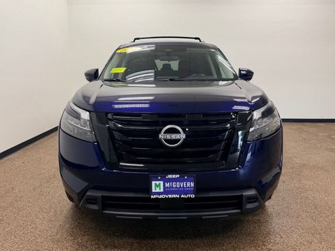 Used 2024 Nissan Pathfinder SV w/ Black Appearance Package AWD/4WD image 9