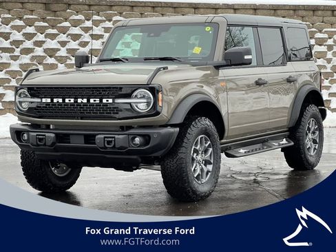 Used 2025 Ford Bronco Badlands image 1