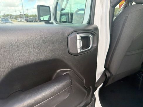 Used 2024 Jeep Gladiator Sport AWD/4WD image 14