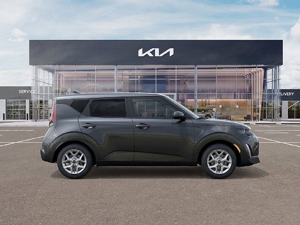 Used 2025 Kia Soul LX w/ LX Technology Package FWD image 7