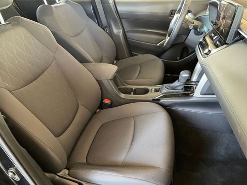 Used 2025 Toyota Corolla Cross LE image 35