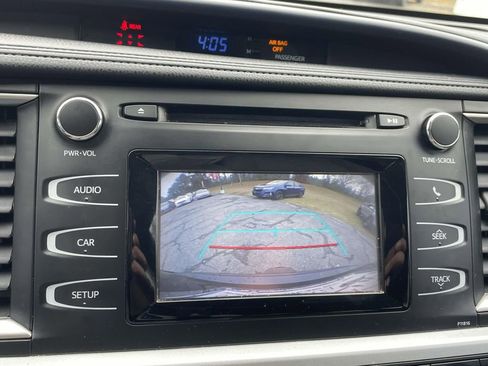 Used 2019 Toyota Highlander LE image 18