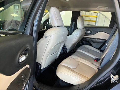 Used 2017 Jeep Cherokee Limited w/ Technology Group image 29