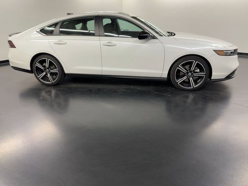 Used 2023 Honda Accord Sport image 8
