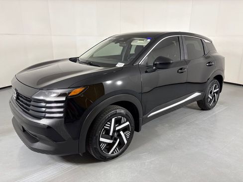 Used 2025 Nissan Kicks SV FWD image 4
