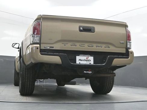 Used 2020 Toyota Tacoma TRD Off-Road w/ Technology Package AWD/4WD image 36