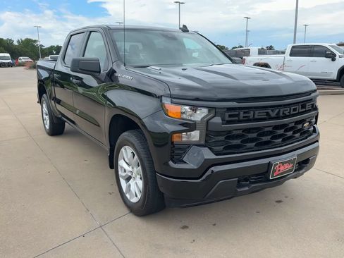 Used 2025 Chevrolet Silverado 1500 Custom AWD/4WD image 3