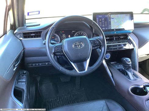 Used 2022 Toyota Venza Limited image 9