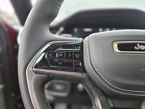 Used 2023 Jeep Grand Cherokee Overland image 27